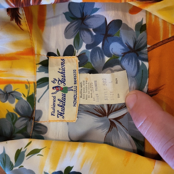Vintage Hukilau Fashions Hawaiian button down shirt sz large - Picture 2 of 3